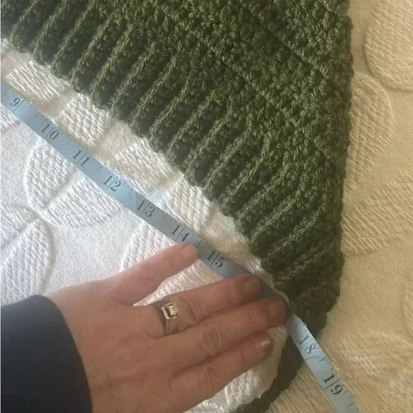 The very sweetest and gorgeously hand knit crocheted winter hat. Like new! - Picture 5 of 10